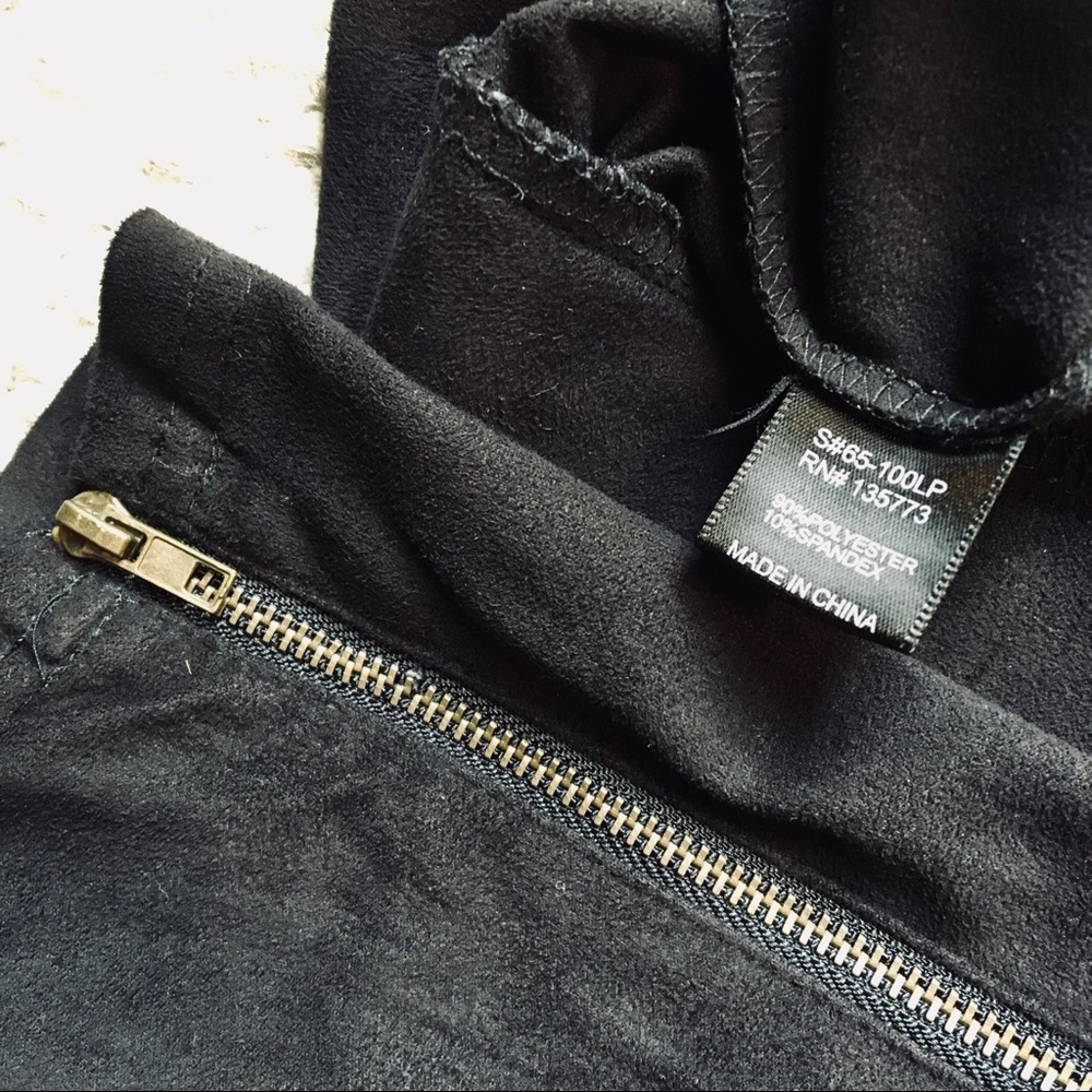 Vestique: High-waisted blk faux suede leggings